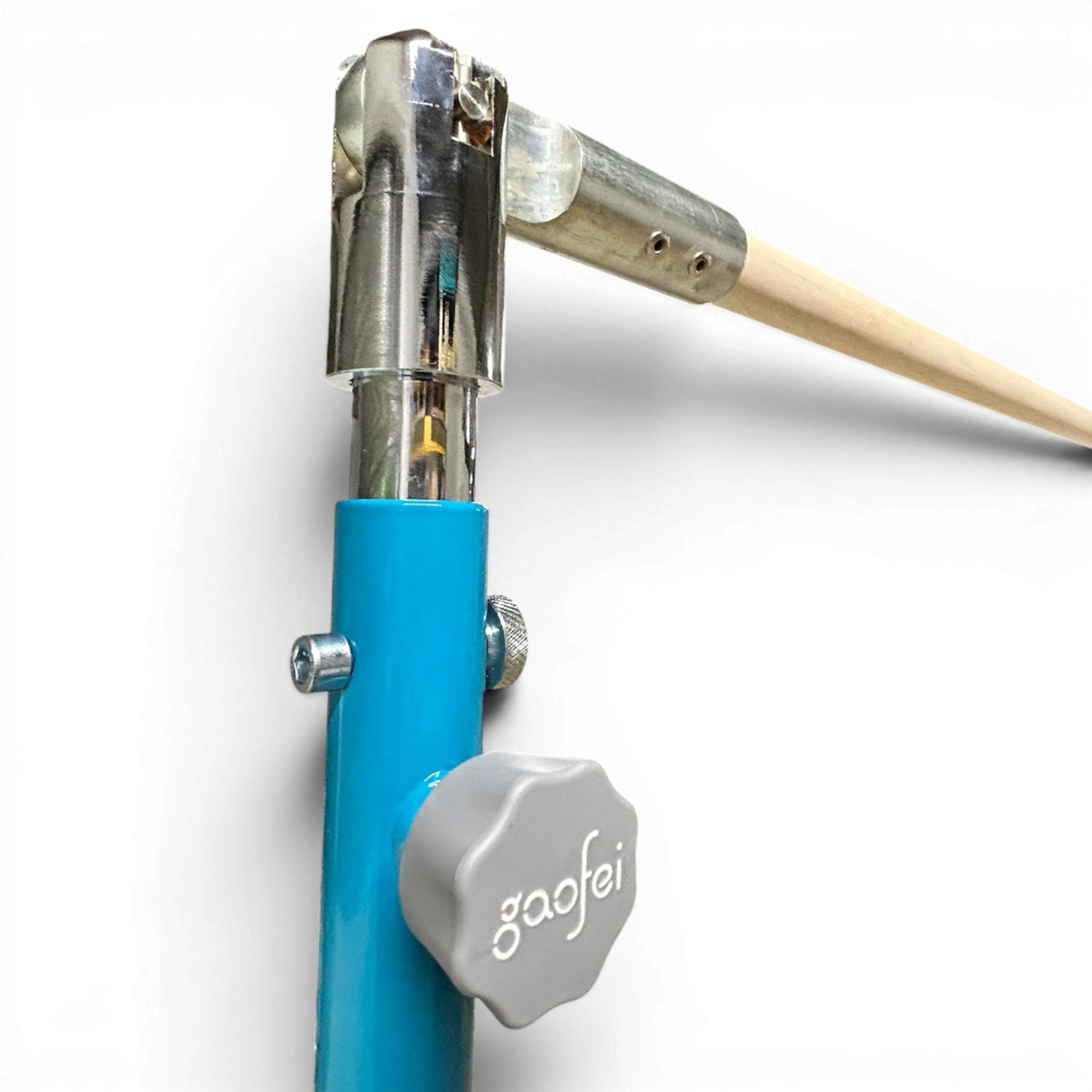 UK Gym Pits Gaofei asymmetric bar adjustment mechanism with blue steel frame and ergonomic locking handwheel