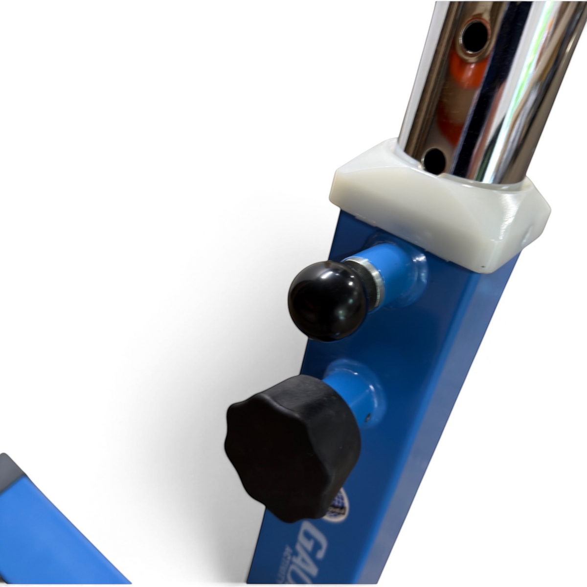 UK Gym Pits Gaofei gymnastics beam height adjustment mechanism with blue steel frame and ergonomic handwheel