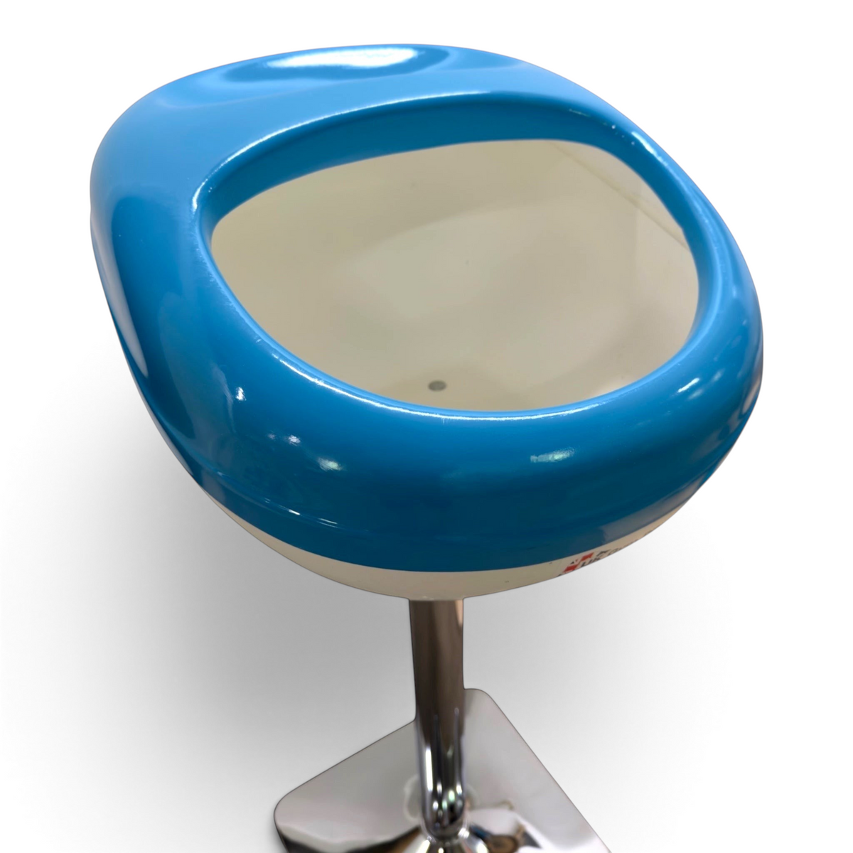 UK Gym Pits Gaofei blue and white semi-circular gymnastics chalk bowl with a sturdy stand and carry handle