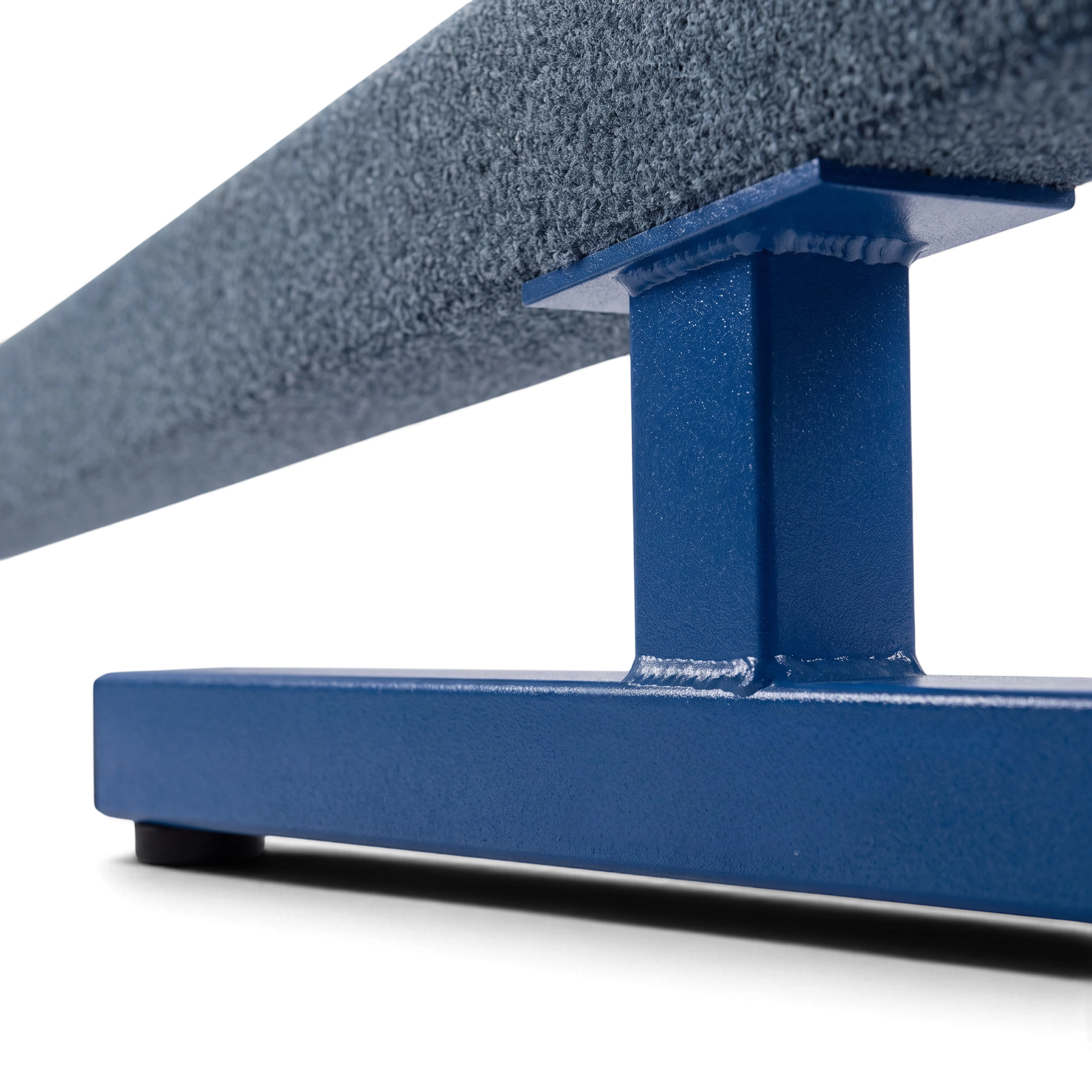 UK Gym Pits raised training beam with a grey carpeted surface and sturdy blue powder-coated steel support leg.